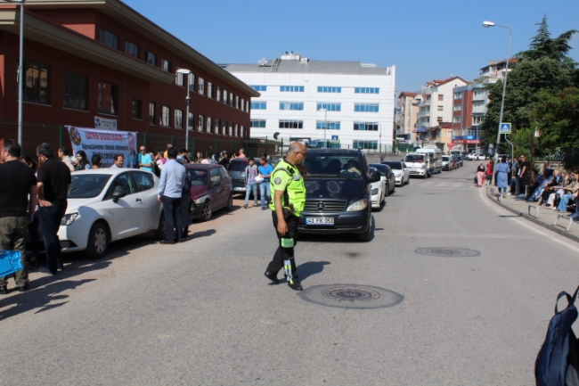 Liseye Geçiş Sınavı yapılırken okul önlerinde korna çalanlara ceza