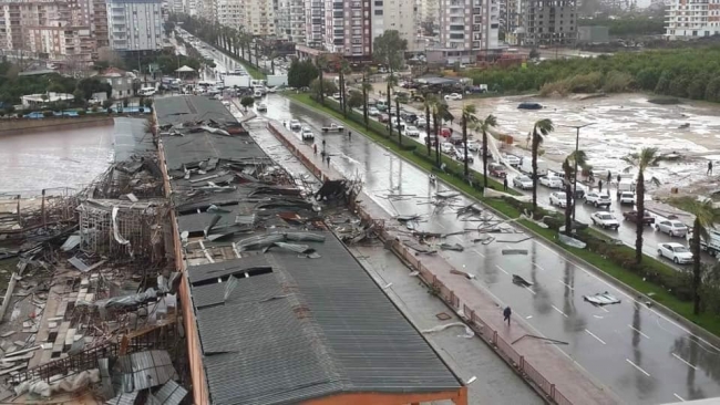 Antalya'da hortum 315 binada hasara yol açtı