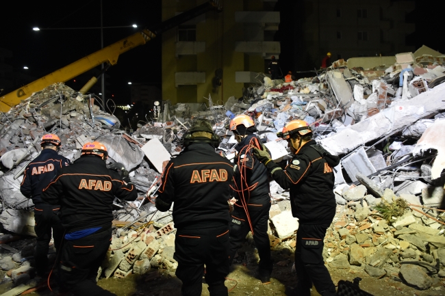 Deprem sonrası Arnavutluk'un Dıraç kentine gelen Türk arama kurtarma ekipleri enkazlarda arama kurtarma çalışmalarına başladı. Fotoğraf: AA