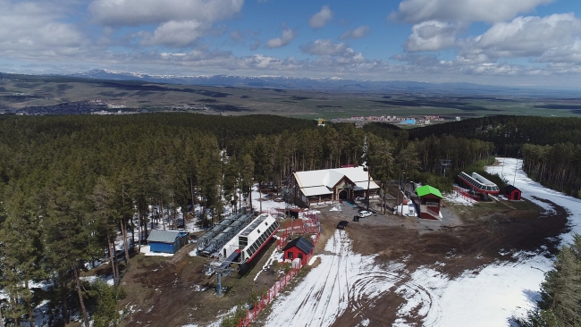 Sarıkamış'ta iki mevsim bir arada yaşanıyor