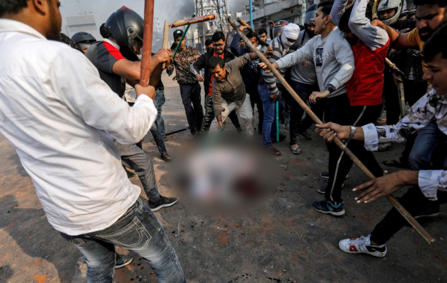Hindistan'da yeni vatandaşlık yasasının yol açtığı protestolarda ırkçı bir grup, 37 yaşındaki Müslüman Muhammed Zubair'i dövdü. 2020. Fotoğraf: Reuters