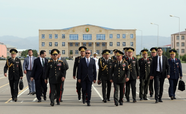 Bakan Akar: Azerbaycanlıların her zaman yanındayız