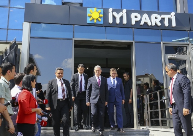 Milli Savunma Bakanı Akar'dan parti liderlerine ziyaret