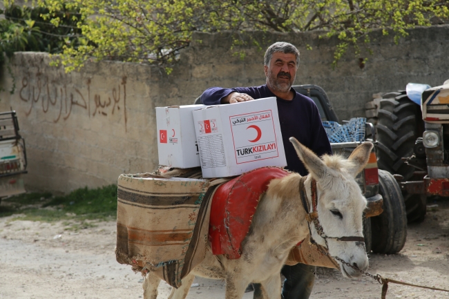 Türk Kızılayı, Afrin kırsalında yardım dağıttı