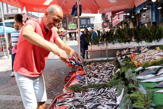 Balık tezgahları şenlendi