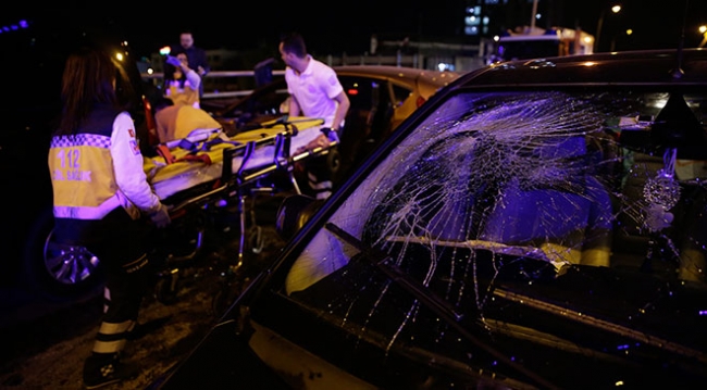 Başkentte 10 araç birbirine girdi: 7 yaralı