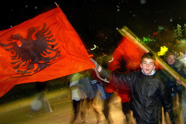 Kosova'nın bağımsızlık ilanı sonrası Priştine sokakları - Fotoğraf: AA 