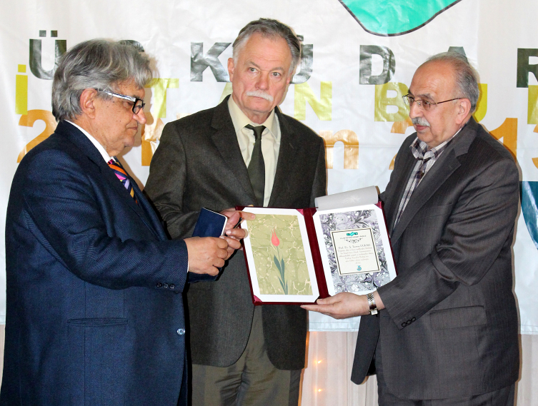 Bir düşünce insanı: Teoman Duralı