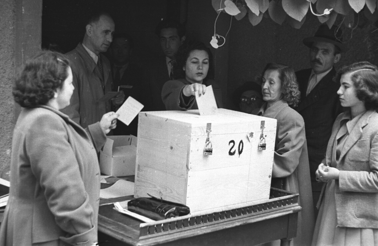 Türk kadınına seçme ve seçilme hakkı 89 yıl önce bugün verildi