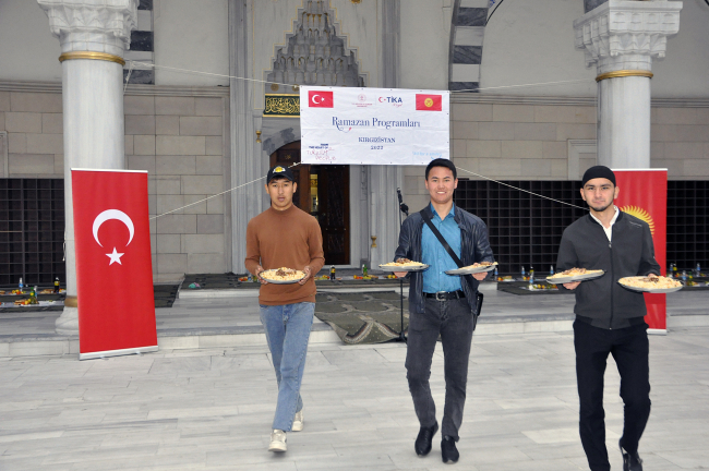 TİKA'dan Kırgızistan'da 2 bin kişilik iftar