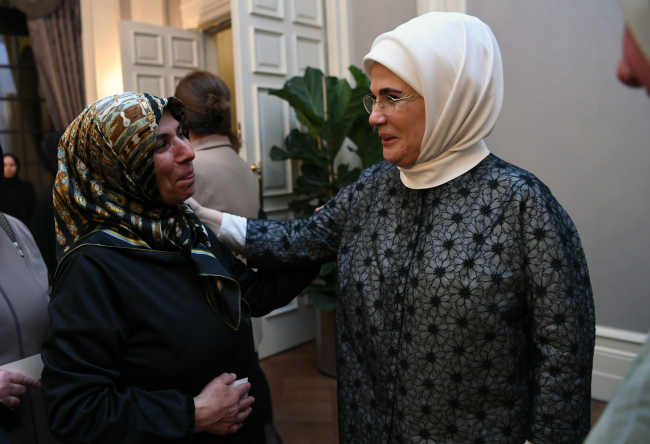 Emine Erdoğan, yaşlı ve engelli yakınlarına bakan ailelerle iftarda buluştu
