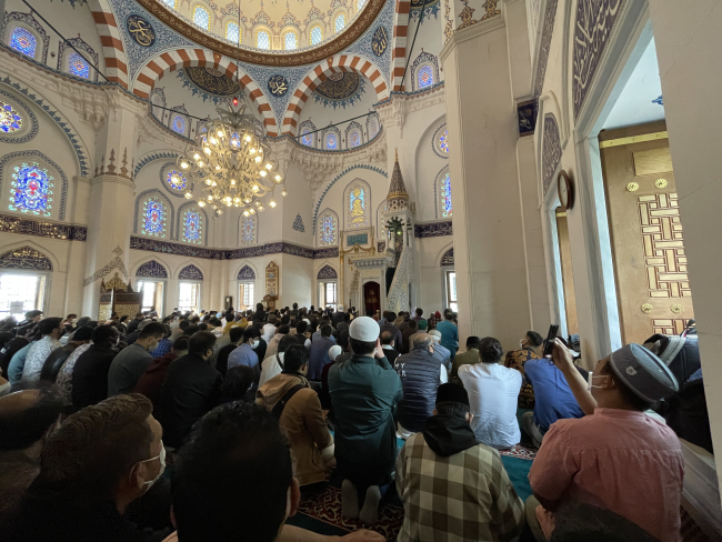 Tokyo Camii'nde bayram namazı kılındı