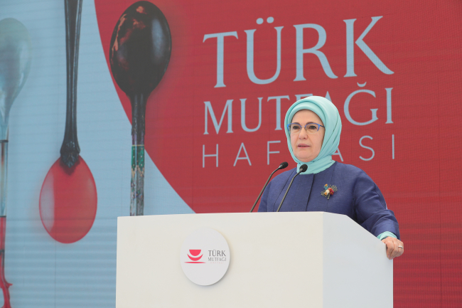Emine Erdoğan "Balıkesir Gastronomi Festivali"ne katıldı