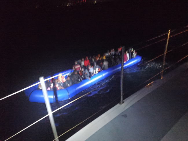 İzmir ve Aydın açıklarında 93 düzensiz göçmen yakalandı