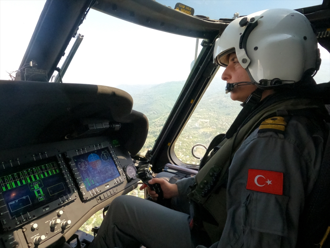 Deniz Hava Komutanlığının tek kadın pilotu Hatice Yüzbaşı