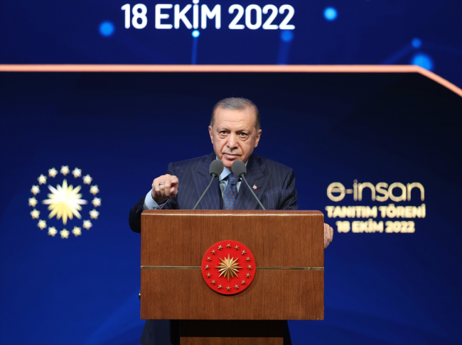 Cumhurbaşkanı Erdoğan: Yaz stajları için rakamı asgari ücret seviyesine yükseltiyoruz