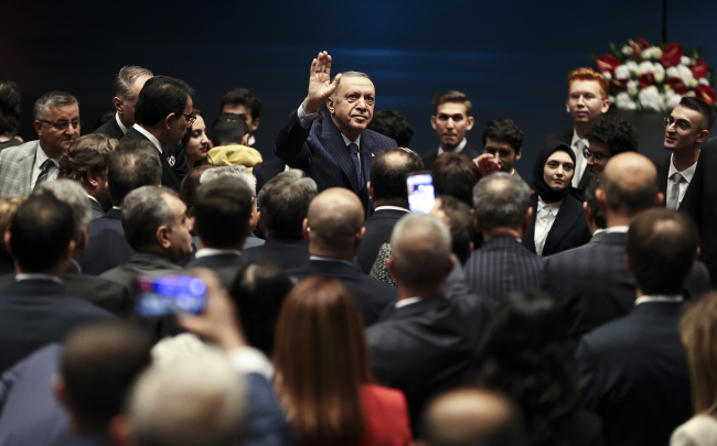 Cumhurbaşkanı Erdoğan: Yaz stajları için rakamı asgari ücret seviyesine yükseltiyoruz