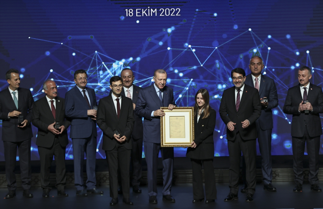 Cumhurbaşkanı Erdoğan: Yaz stajları için rakamı asgari ücret seviyesine yükseltiyoruz