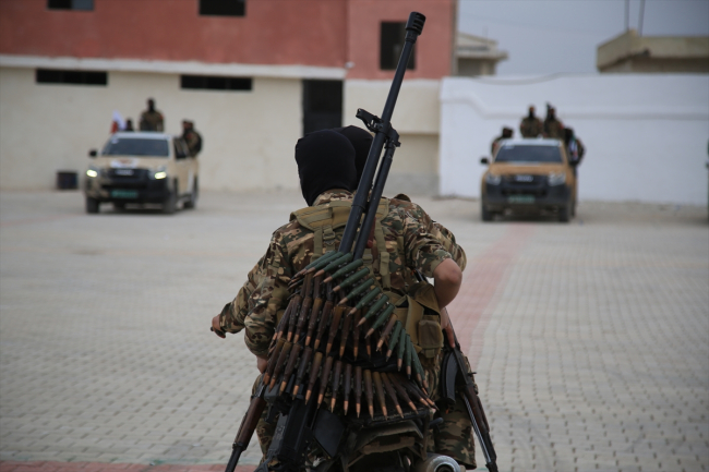 Suriye Milli Ordusu Afrin'de tatbikat yaptı