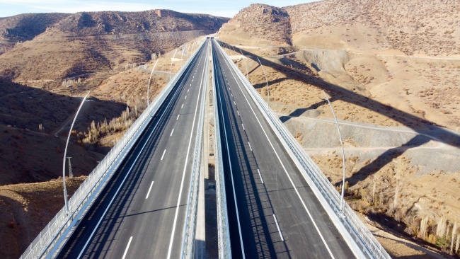 Türkiye'nin en yüksek ayaklı viyadüğü trafiğe açılıyor