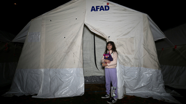 Düzce'de vatandaşlar çadırlarda konaklamayı sürdürüyor