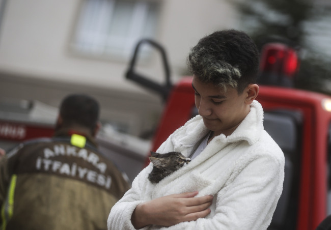Ankara'da 10 katlı binada yangın