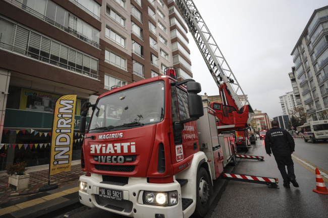 Ankara'da 10 katlı binada yangın