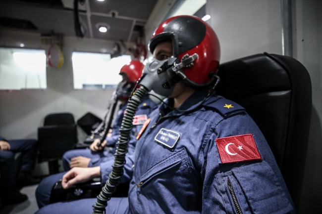 "Türkiye'nin ilk uzay yolcuları" Eskişehir'deki askeri merkezde eğitiliyor