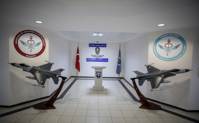 "Türkiye'nin ilk uzay yolcuları" Eskişehir'deki askeri merkezde eğitiliyor