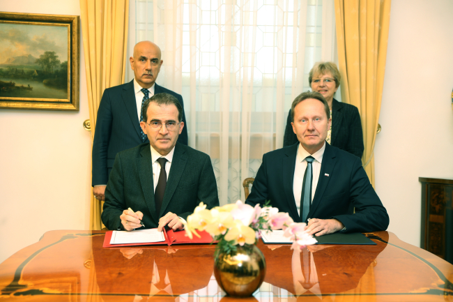 Bakan Kirişci, Slovenya'da mevkidaşı ile görüştü