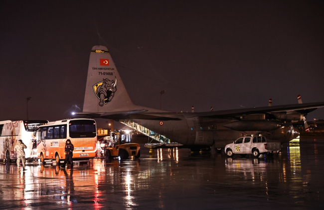 İspanya''dan gelen arama kurtarma ekibi Adıyaman''a gitti