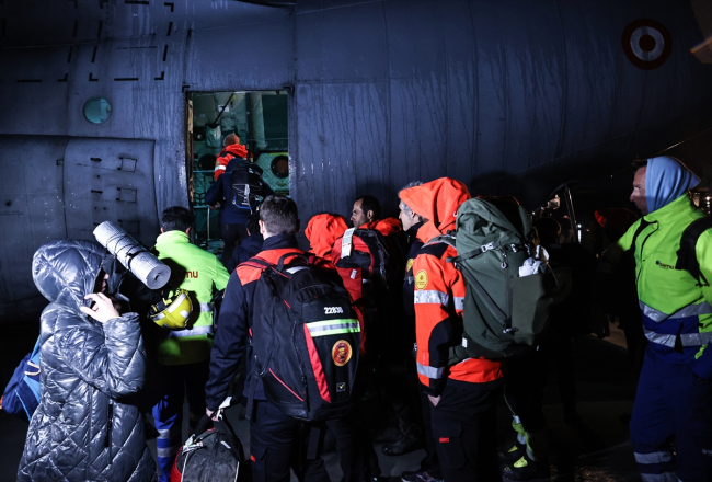 İspanya'dan gelen arama kurtarma ekibi Adıyaman'a gitti