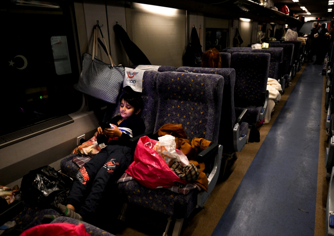 İskenderun Garı'ndaki iki tren depremzedelere "ev" oldu