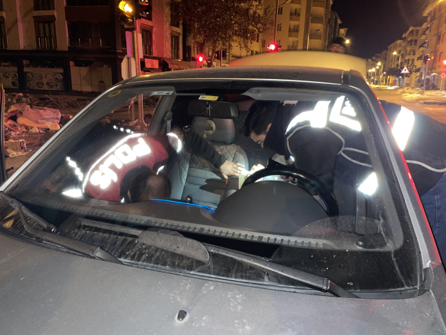 Kolluk kuvvetleri deprem bölgelerinde denetim yapıyor