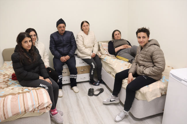 Denizli'deki depremzede aileye "Beşiktaş" morali