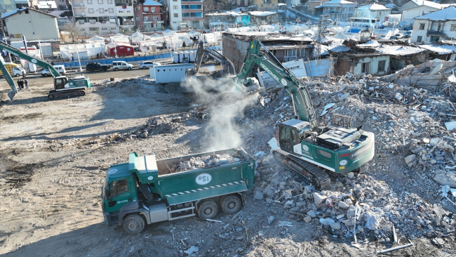 Doğanşehir'de 12 bin yapıdan 6 bini yıkıldı veya ağır hasar aldı