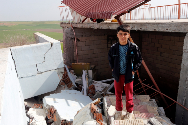 Enkazdan çıkarılan 11 yaşındaki Emir, 3 yaşındaki kardeşini kurtarmış