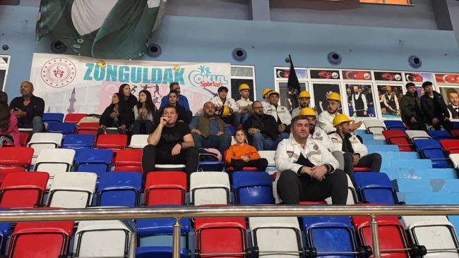 Zonguldak Spor Basket 67 takımı play-off maçına madenciler eşliğinde çıktı