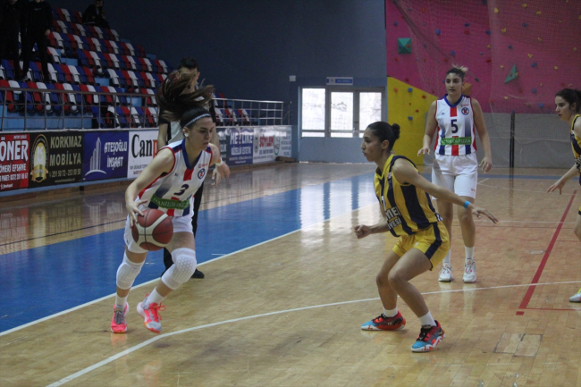 Zonguldak Spor Basket 67 takımı play-off maçına madenciler eşliğinde çıktı