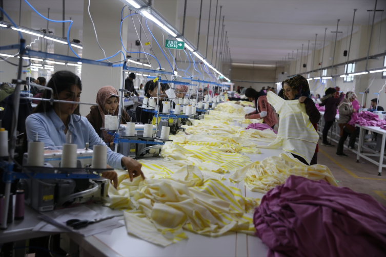 Mardin'de '3 bin gence istihdam' hedefiyle kurulacak 11 fabrikadan ilki faaliyete geçti