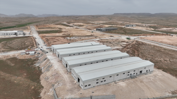 Mardin'de '3 bin gence istihdam' hedefiyle kurulacak 11 fabrikadan ilki faaliyete geçti