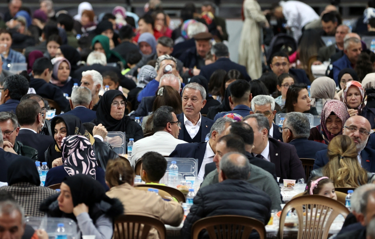 Bakan Akar: Suriye'nin kuzeyinde etkisiz hale getirilen terörist sayısı 12'ye yükseldi