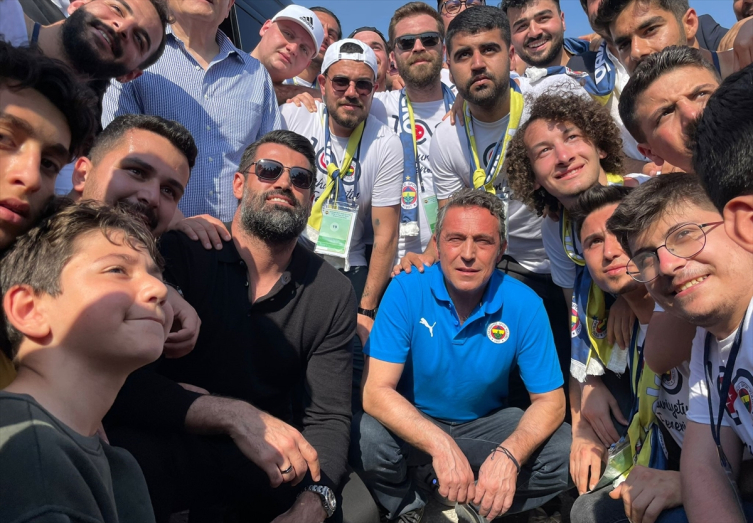 Fenerbahçe gönüllüleri Hataylı depremzede çocuklarla buluştu