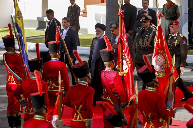 İran Cumhurbaşkanı Reisi, Venezuela Devlet Başkanı Maduro ile bir araya geldi