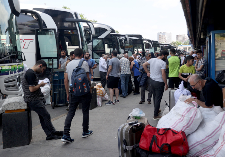 İstanbul otogarında bayram yoğunluğu devam ediyor