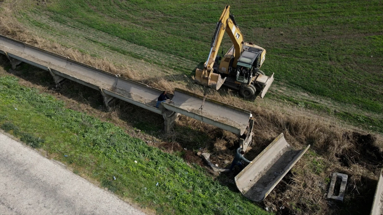 Deprem bölgesinde tarım alanları tekrar suyla buluşuyor