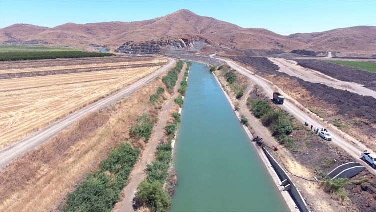 Deprem bölgesinde tarım alanları tekrar suyla buluşuyor