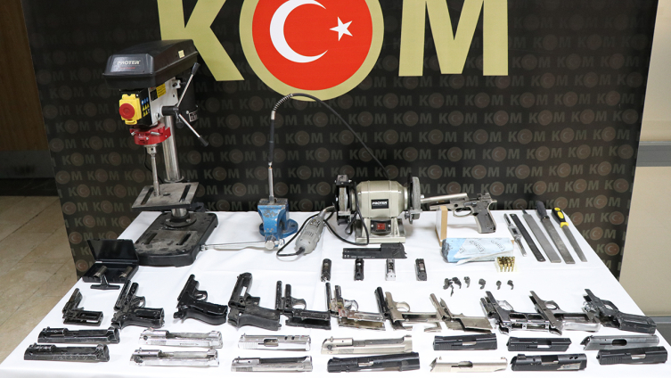 Elazığ'da silah kaçakçılarına operasyon: 9 gözaltı