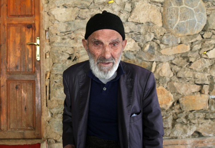 Cumhuriyetle yaşıt Bitlisli çınarlar, yaşadıkları günleri unutamıyor