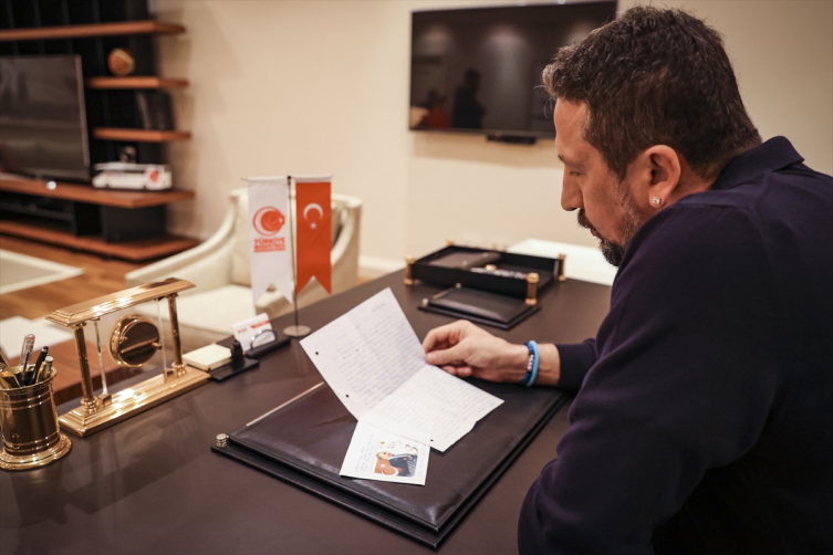 Hidayet Türkoğlu 21 yıl önce kendisine mektup yazan hayranıyla buluştu